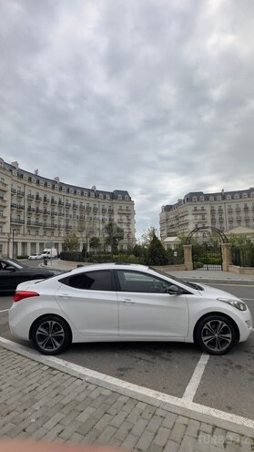 Hyundai Elantra-4