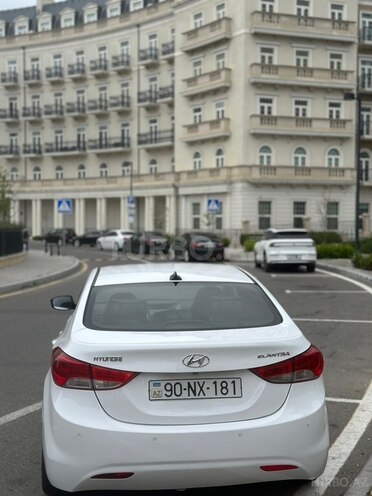 Hyundai Elantra-3