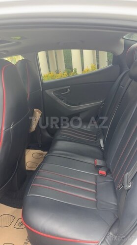 Hyundai Elantra-6