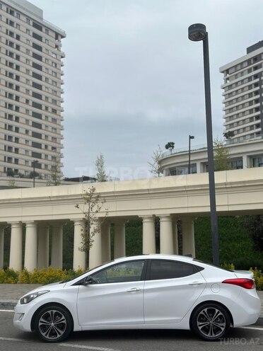 Hyundai Elantra-2