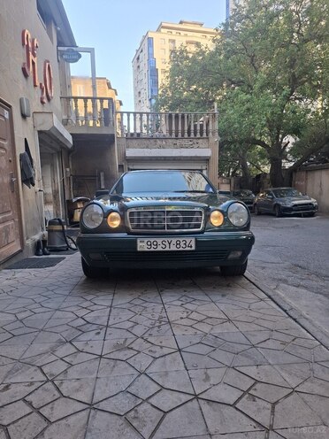 Mercedes E 230-1