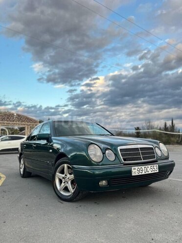 Mercedes E 220-1