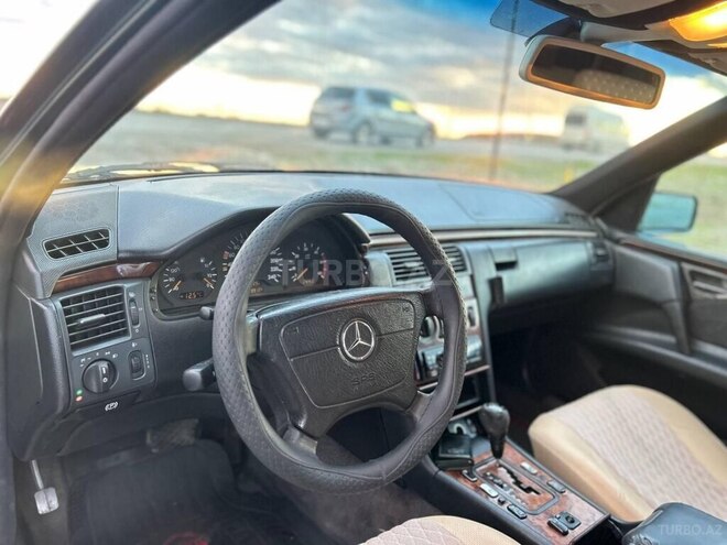 Mercedes E 220-5