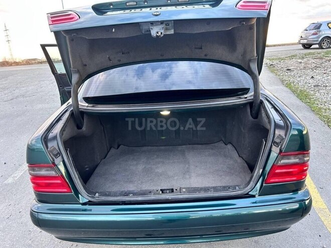 Mercedes E 220-10