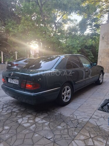 Mercedes E 230-3