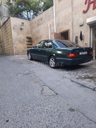 Mercedes E 230-4