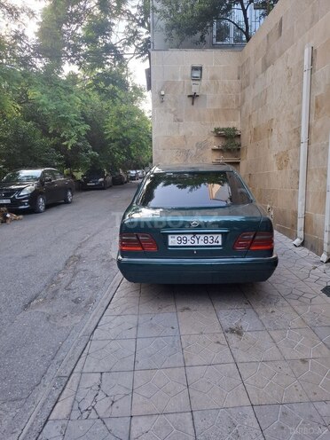 Mercedes E 230-5