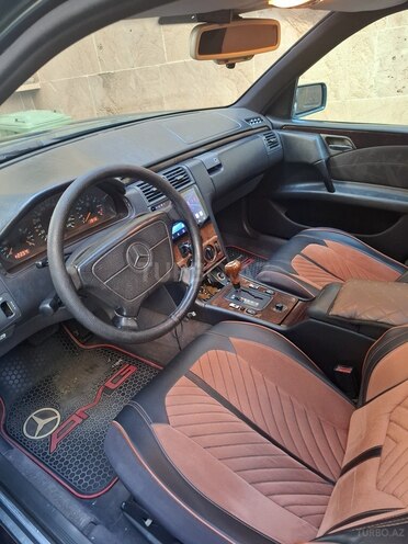 Mercedes E 230-8