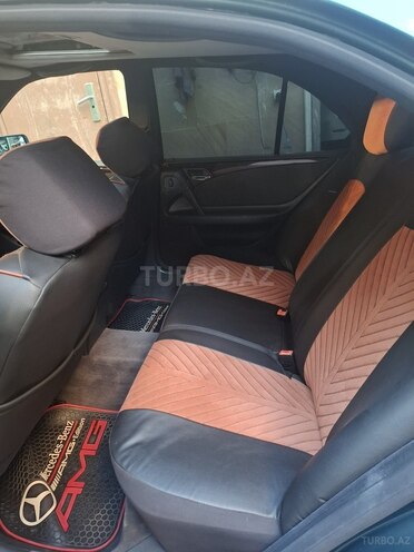 Mercedes E 230-10