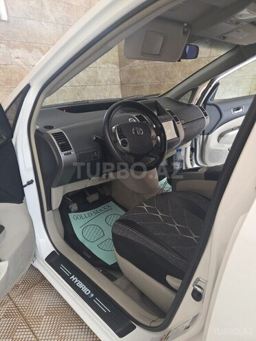 Toyota Prius-5