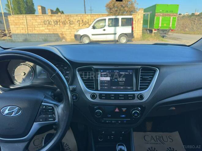 Hyundai Accent-2