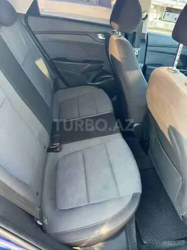 Hyundai Accent-10