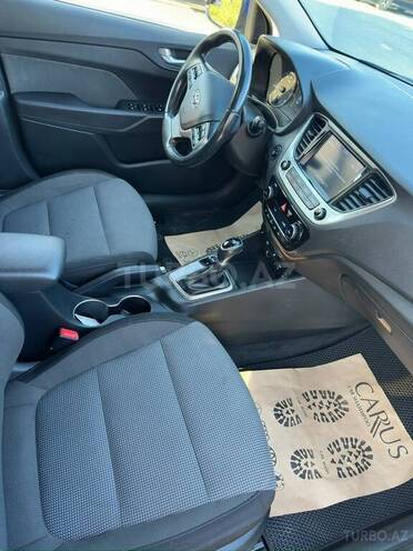 Hyundai Accent-11