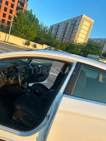 Ford Fiesta-10