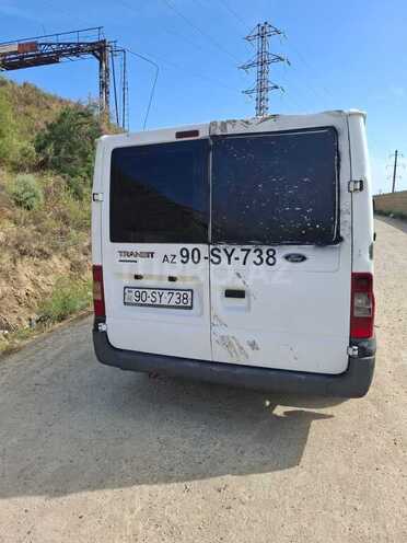 Ford Transit-6