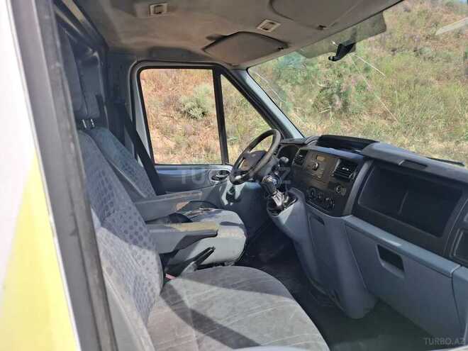 Ford Transit-5