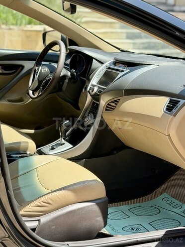 Hyundai Elantra-9