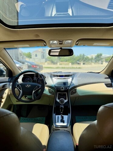 Hyundai Elantra-10