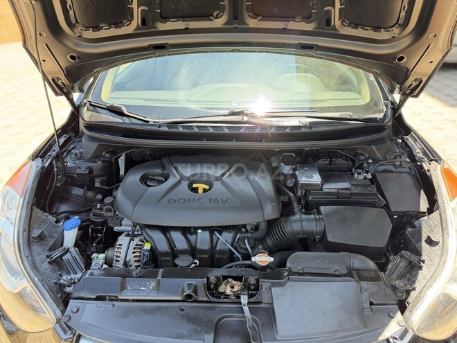Hyundai Elantra-14