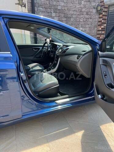Hyundai Elantra-13