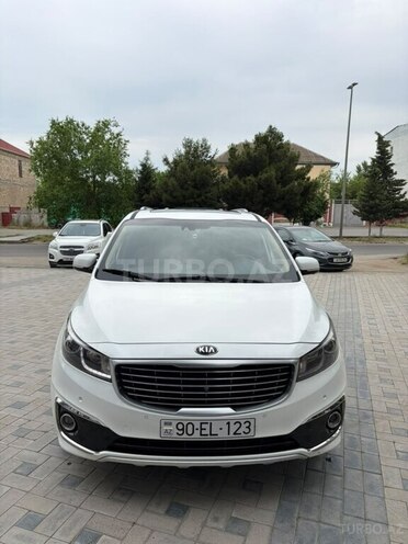 Kia Carnival-1