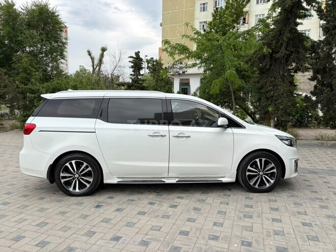 Kia Carnival-5