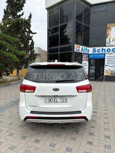 Kia Carnival-2