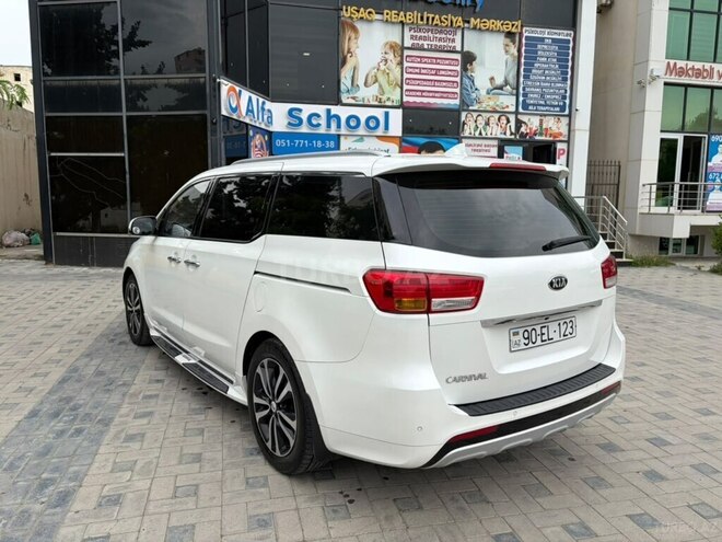 Kia Carnival-8