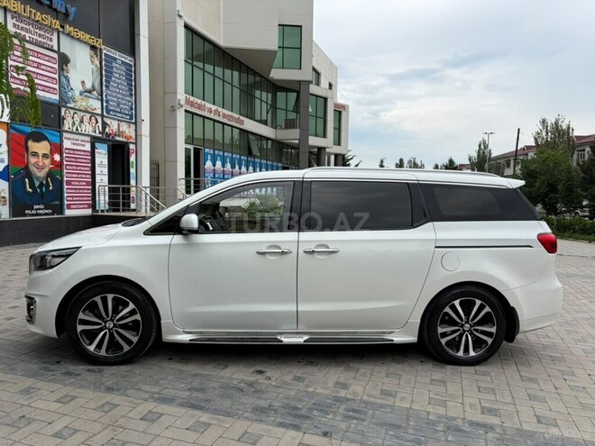Kia Carnival-13
