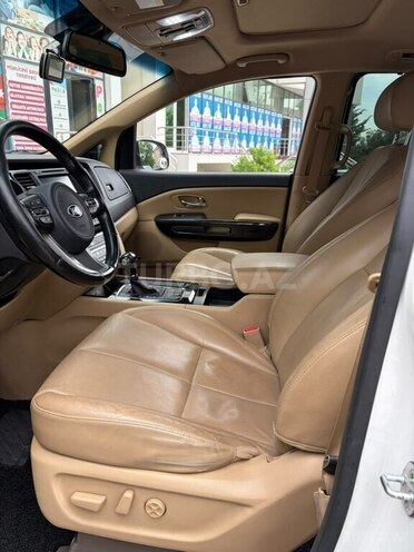Kia Carnival-15