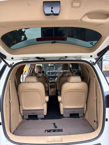Kia Carnival-17