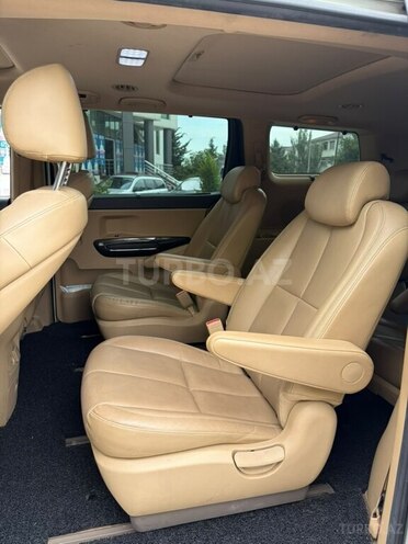 Kia Carnival-18