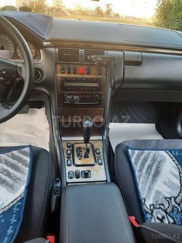 Mercedes E 240-7