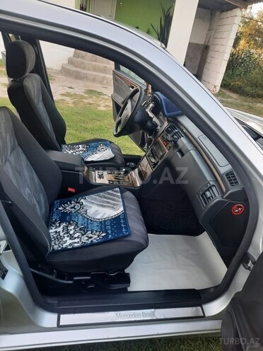 Mercedes E 240-5