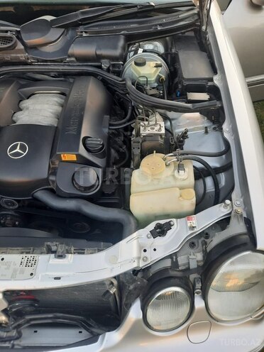 Mercedes E 240-12