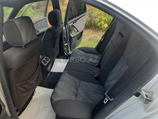 Mercedes E 240-10