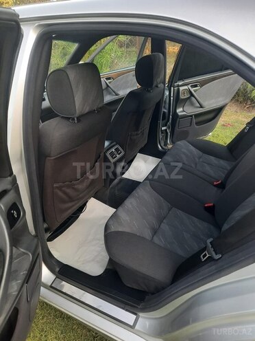 Mercedes E 240-9