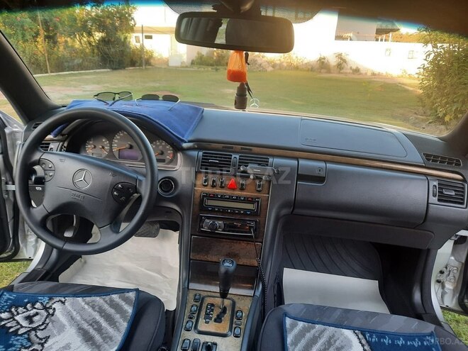 Mercedes E 240-6