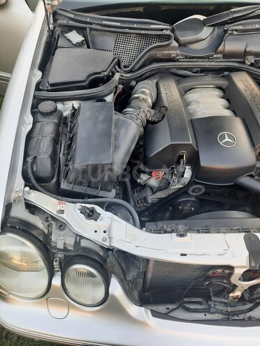 Mercedes E 240-13