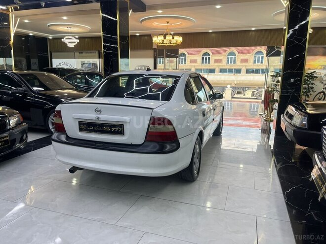 Opel Vectra-12
