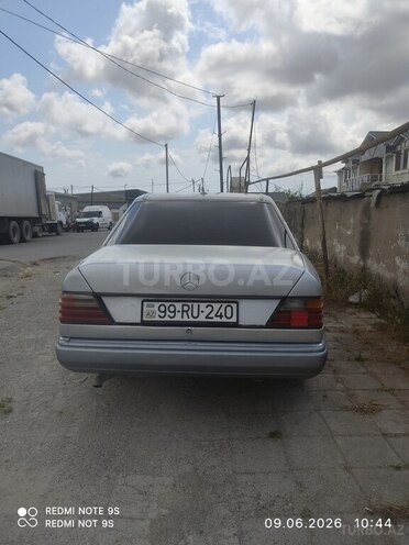 Mercedes 200-2