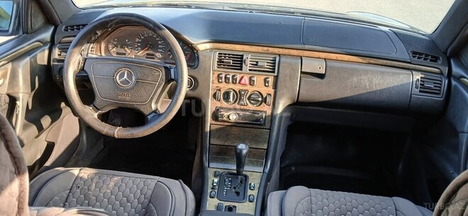 Mercedes E 230-6
