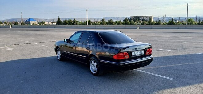 Mercedes E 230-5