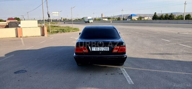 Mercedes E 230-7