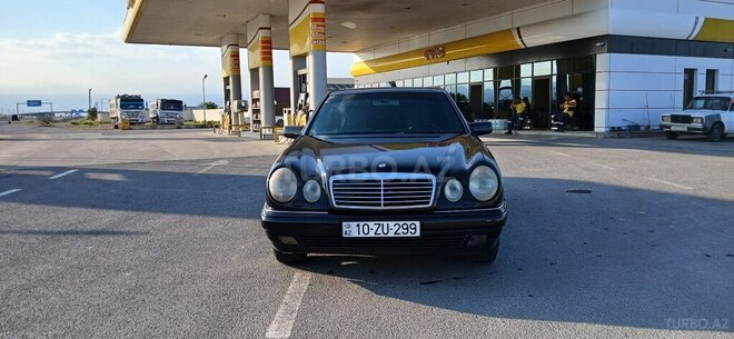 Mercedes E 230-1