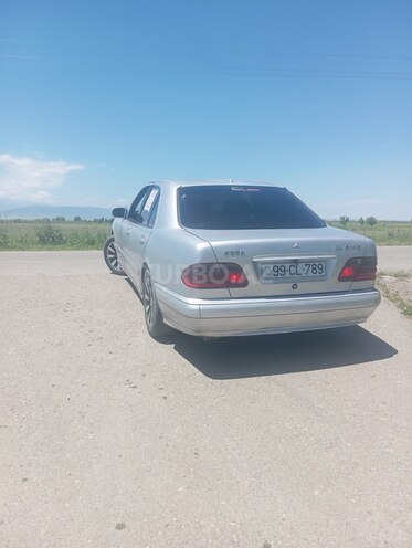 Mercedes E 220-6