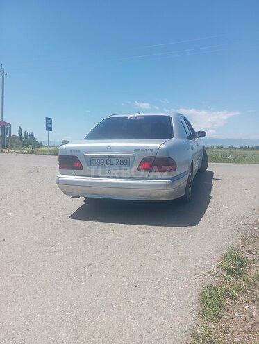 Mercedes E 220-7