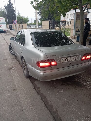 Mercedes E 220-12