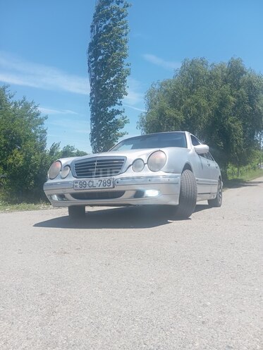 Mercedes E 220-4