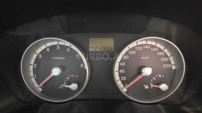 Hyundai Accent-9